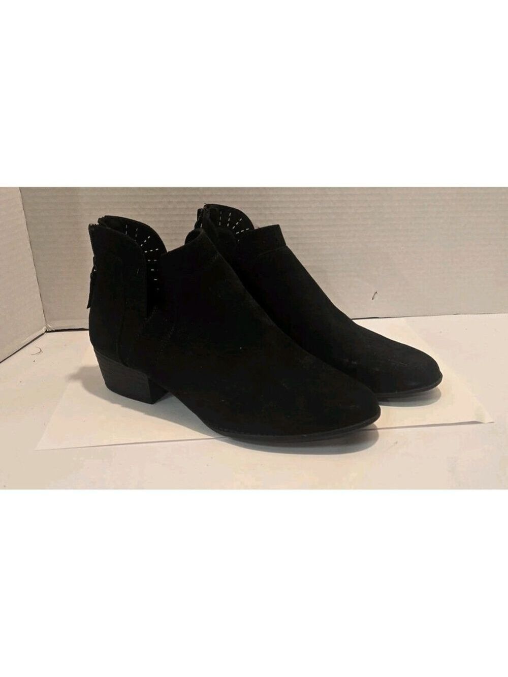 Arizona Women's Size 7.5 Zip Up Shoes